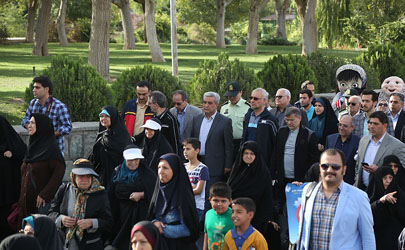 گردهمایی بزرگ و پیاده روی صدها سالمند تهرانی در روز جهانی سالمند/ تجلیل از سالمندان موفق در بوستان جوانمردان