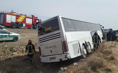 واژگونی مرگبار اتوبوس در اتوبان قم/ 8 نفر کشته و 36 نفر زخمی شدند