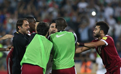 درگیری شدید میان بازیکنان ایران و قطر