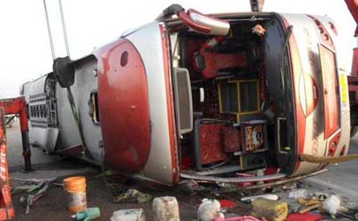 8 کشته در واژگونی اتوبوس در محور گرمسار به سمنان 