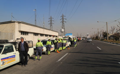 پاکسازی مسیرهای جاده ای غربی منتهی به شهر تهران در محدوده منطقه21