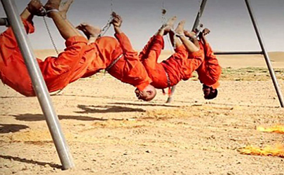 داعش اعدامی ها را زنده زنده در آتش سوزاند+ عکس