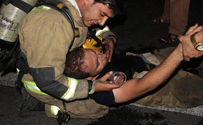 شهادت آتش نشان شجاع و فداکار تهرانی/ نجات جان ۱۵ نفر ازمیان دود و آتش در غرب تهران+تصاویر