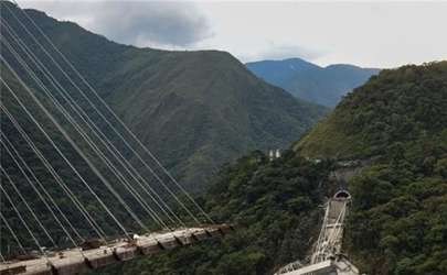 ۱۰ کشته در پی ریزش پل در کلمبیا