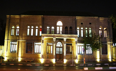 نورپردازی بنای تاریخی مهمانسرای 90 ساله دانشگاه امام علی (ع) تکمیل شد
