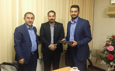 مدیر استان خوزستان بیمه سرمد از رییس شعبه بانک صادرات تقدیر نمود