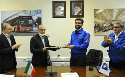 ایران خودرو و بانک تجارت تفاهم نامه همکاری امضاکردند