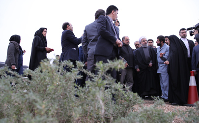 بازدید دکتر روحانی از طرح تثبیت خاک و بیابان زدایی کانون های بحرانی تولید ریزگرد در خوزستان