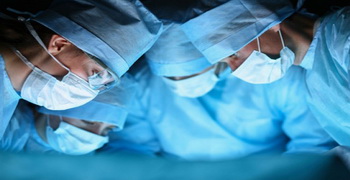 اولین عمل جراحی پیوند سر انسان‌ در سال  ۲۰۱۷ انجام شد