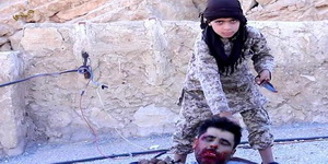 سرگردسوری توسط کودک داعشی ذبج شد + تصاویر(+18)