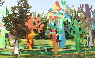 مجسمه های درخت مینیاتوری در بوستان 7 هکتاری تبسم نصب می شود