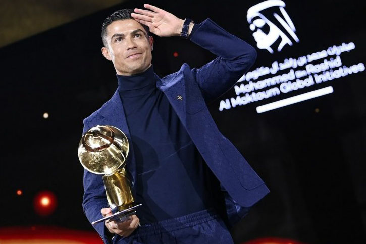 کریستیانو رونالدو جایزه بهترین بازیکن خاورمیانه، جایزه مارادونا و جایزه بازیکن محبوب هواداران را دریافت کرد  
